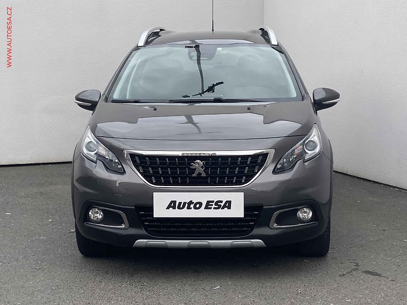 Peugeot 2008 (2018) 1.2 PT, Allure, navi, park - fotka 2 z 17