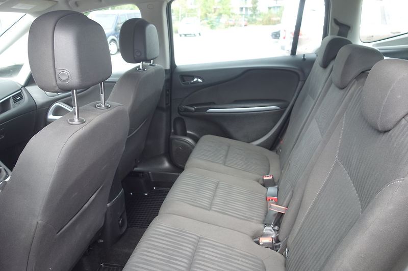 Opel Zafira 2,0DCi 96kW ČR ! 7 MÍST ! - fotka 23 z 38