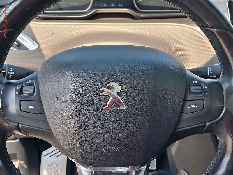 Peugeot 2008 (2015) 1.6 VTi, ČR, Allure - fotka 18 z 21