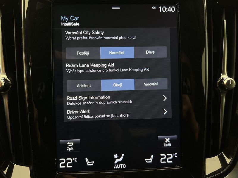 Volvo V60 T6 MOMENTUM RECHARGE AUT - fotka 33 z 44