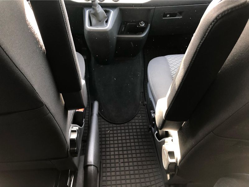 Volkswagen Multivan 6.1 2.0 TDi BULLI - fotka 22 z 29