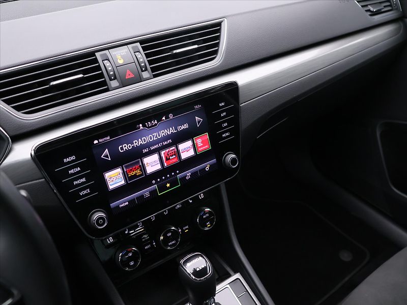 Škoda Superb 2,0 TDI 147kW 4x4 DSG Style+ - fotka 21 z 35