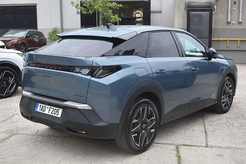 První kilometry jsme s novinkou Peugeotu ujeli na jihozápadním okraji hlavního města