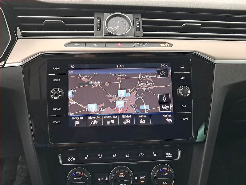 Volkswagen Passat (2017) Highline 2.0 TDI, Serv.kniha - fotka 13 z 19