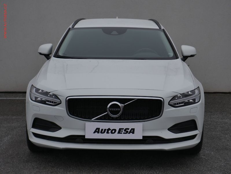 Volvo V90 (2018) 2.0D, LED, TZ, park.asist - fotka 2 z 27