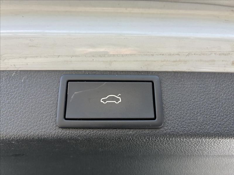 Škoda Octavia 2,0 TAŽNÉ,KŮŽE,HEAD-UP - fotka 17 z 38
