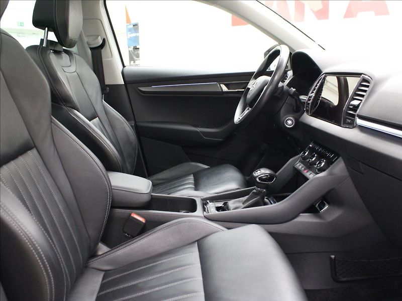 Škoda Karoq 2,0 TDI Style+ 4x4 DSG perleť - fotka 12 z 40
