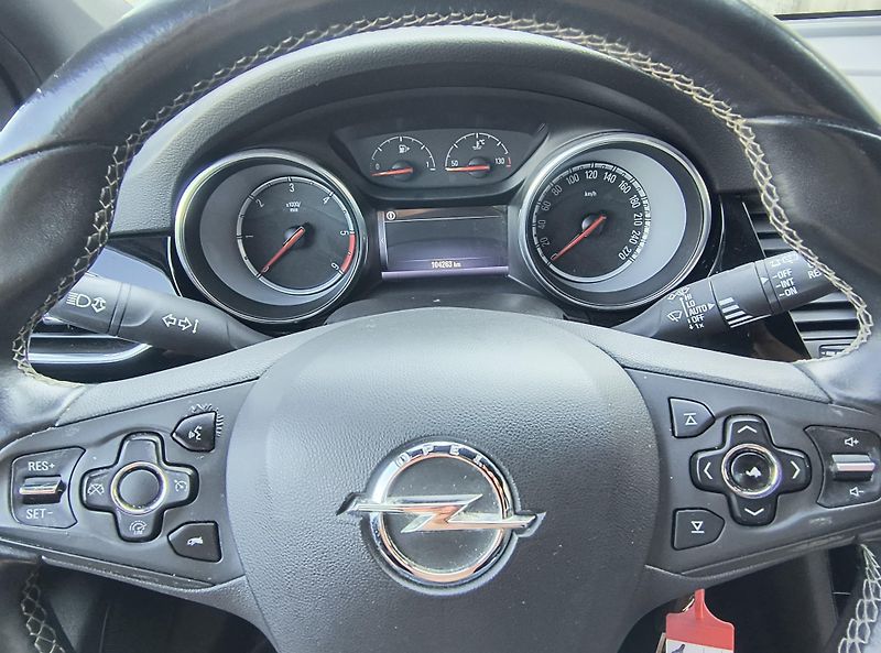 Opel Astra 1.6 CDTI 81KW/NAVI/4XVYHŘ.SEDA - fotka 31 z 60