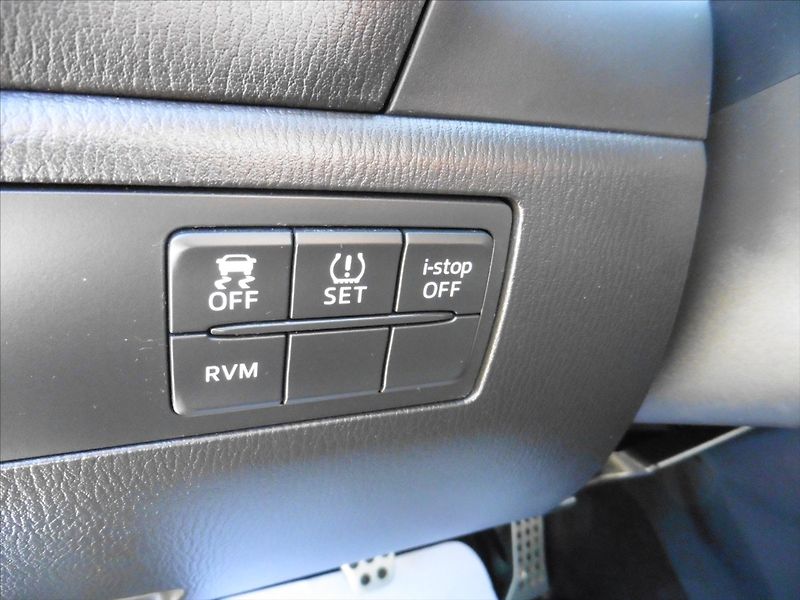Mazda 3 2.0 Sky-G Revolution Navi - fotka 20 z 20