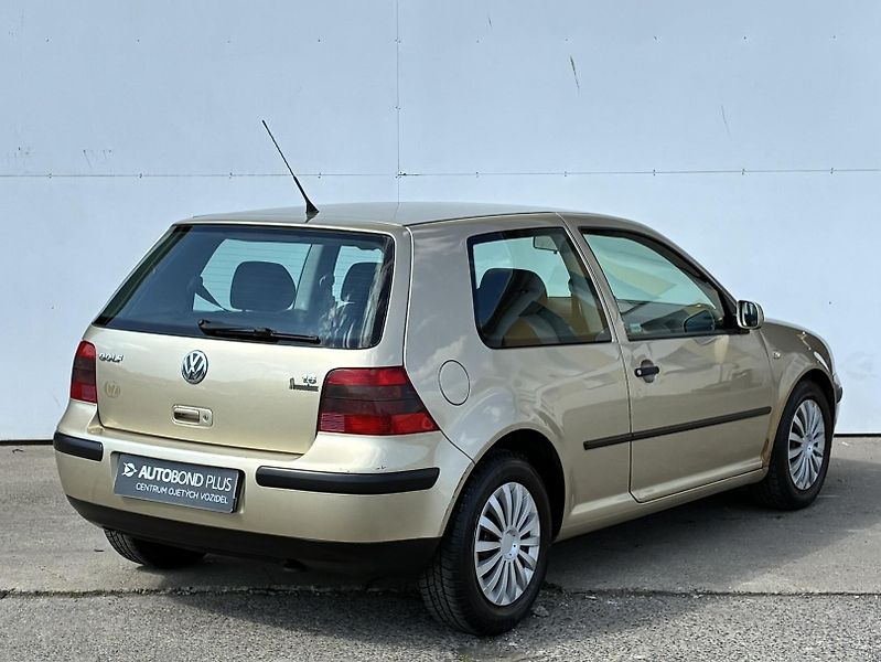Volkswagen Golf 1.6 16V 77kW - fotka 2 z 18