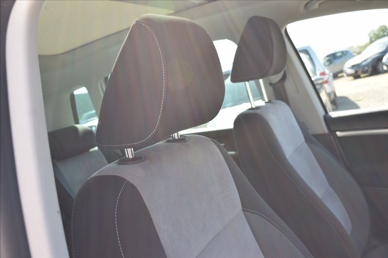 Volkswagen Tiguan 1,4 TSI 90KW BI-XENON PANORAMA - fotka 42 z 44