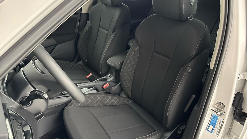 Škoda Scala 1.0 TSI Ambition - fotka 15 z 22