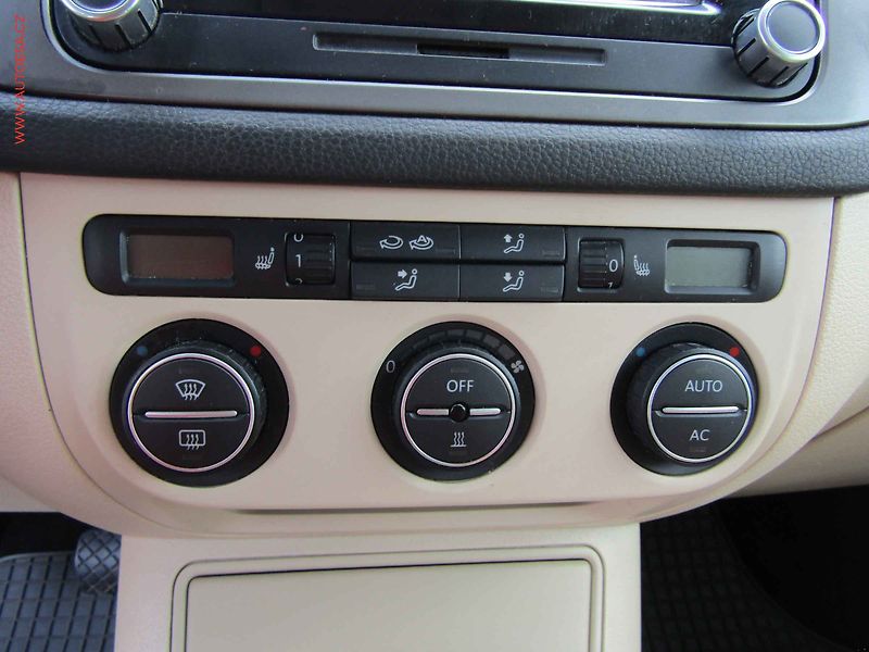 Volkswagen Tiguan (2009) 2.0 TDI 4x4, autoAC - fotka 17 z 20