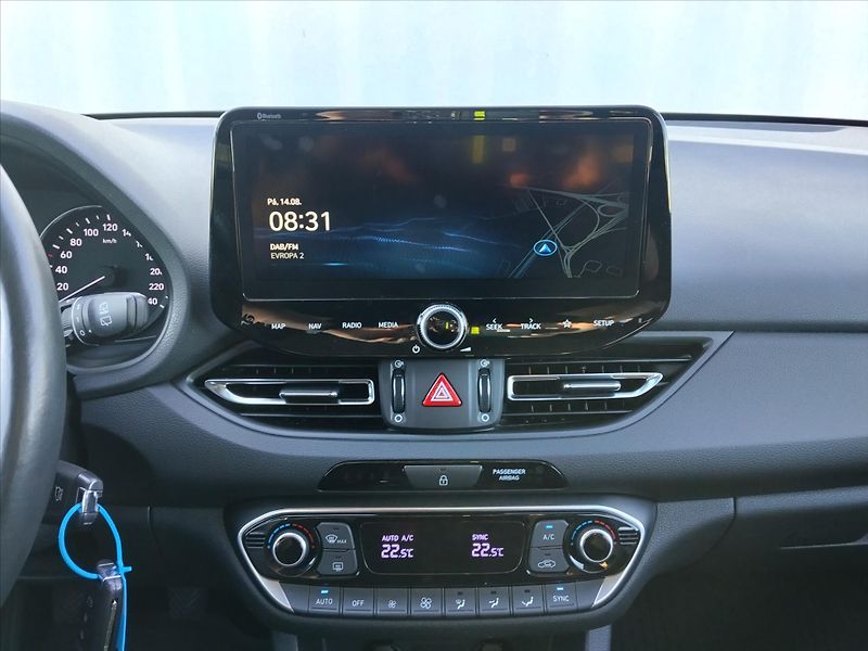 Hyundai i30 1,5   1,5 T-GDI mHEV Smart 117 - fotka 13 z 30