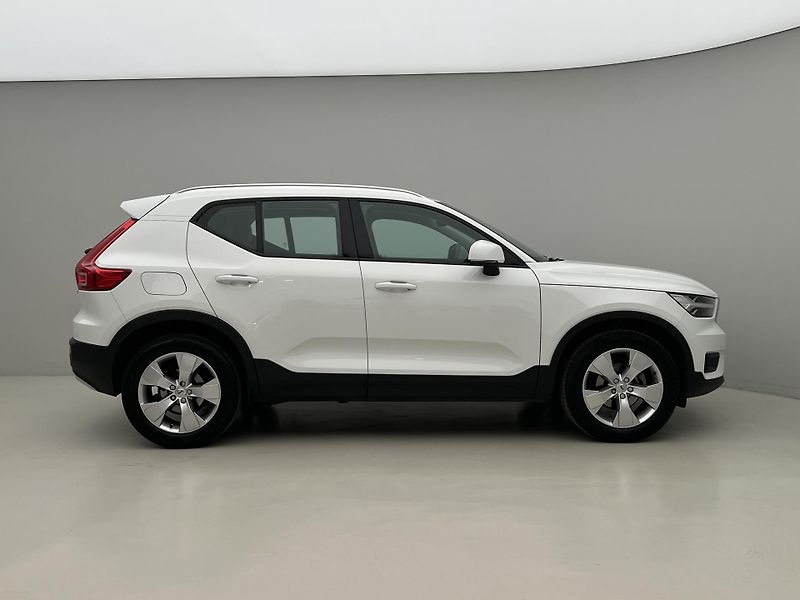 Volvo XC40 T3 MOMENTUM AUT 1. maj. - fotka 10 z 45