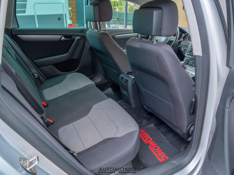Volkswagen Passat Variant (2012) 1.6 TDI Servis, Výhrev s. - fotka 11 z 20