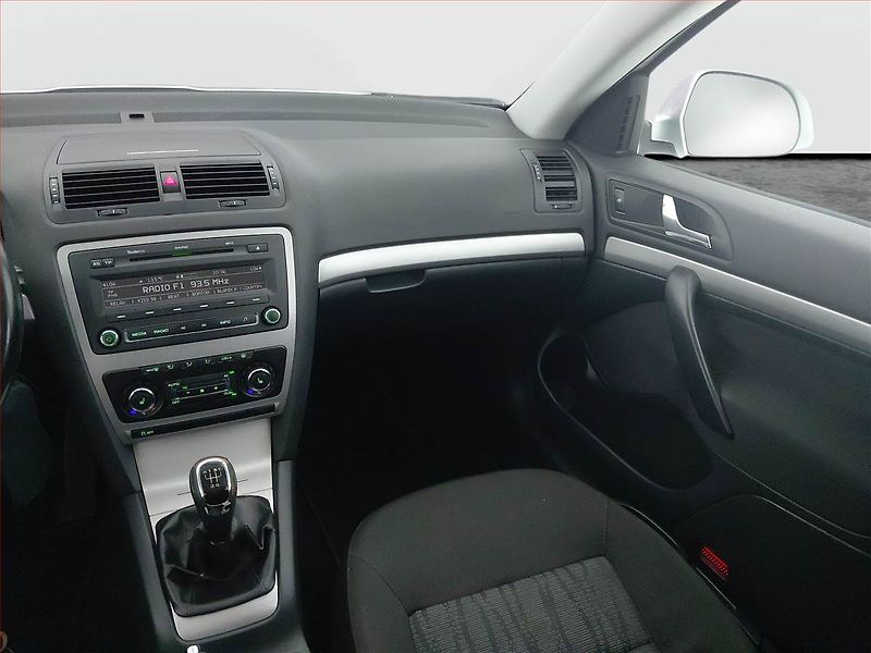 Škoda Octavia (2011) 1.6 TDI, po STK, za super cenu - fotka 8 z 17