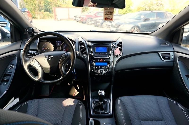 Hyundai i30 (2016) CZECH GO! 1,6 GDI 99 kW - fotka 21 z 44