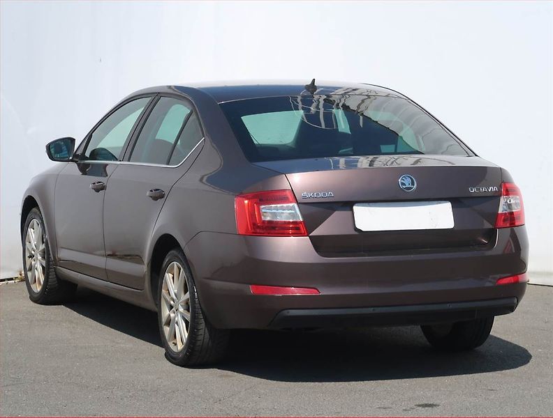 Škoda Octavia (2014) Elegance 1.2 TSI, Navi, Xenony - fotka 4 z 20