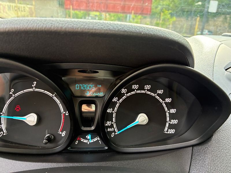 Ford Tourneo Courier 1.5 TDCi ČR 1.Maj 72 tkm DPH - fotka 15 z 24