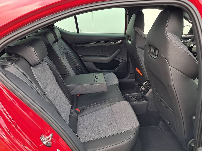 Škoda Octavia (2025) IV Sportline 1.5 TSI m-HEV / 1 - fotka 25 z 30