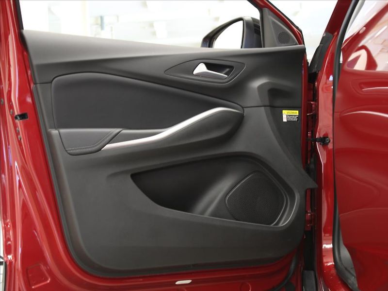 Opel Grandland 1,6 PHEV 165kW LED Matrix ČR - fotka 15 z 24