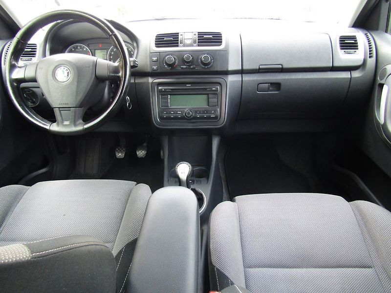 Škoda Fabia (2008) 1.4 16V  63kW  SPORT - fotka 15 z 38