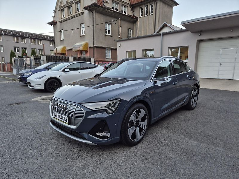 Audi e-tron SPORTBACK 300kw SOH 97,2% - fotka 2 z 45