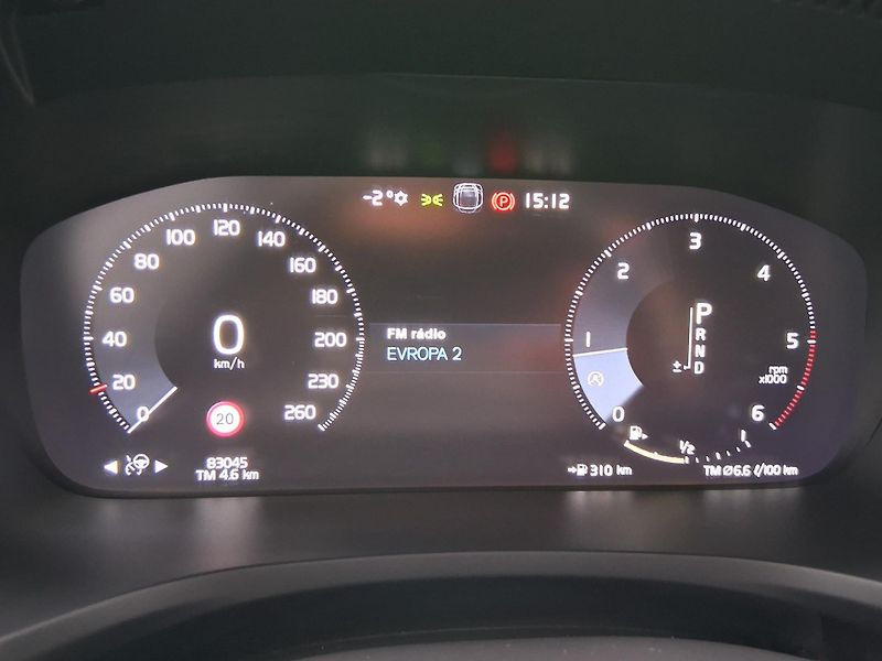 Volvo V60 MOMENTUM 2.0 D3 110 kW - fotka 12 z 27