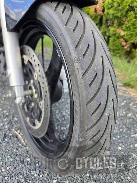 Suzuki GS 500 (2004) - fotka 9 z 15