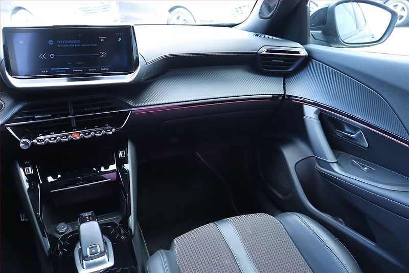Peugeot 2008 (2021) GT Line 1.5 BlueHDi, Automat - fotka 8 z 26