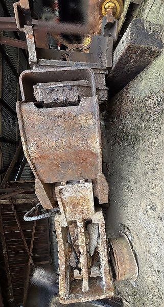 Caterpillar (2003) MP20 PP nůžky 2t roto beton - fotka 6 z 10
