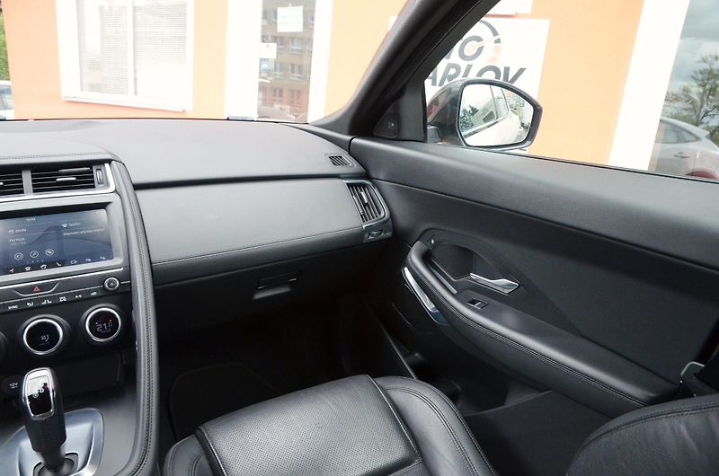 Jaguar E-Pace (2018) 2.0 D 132kW S AWD AT 1.MAJITEL - fotka 22 z 43