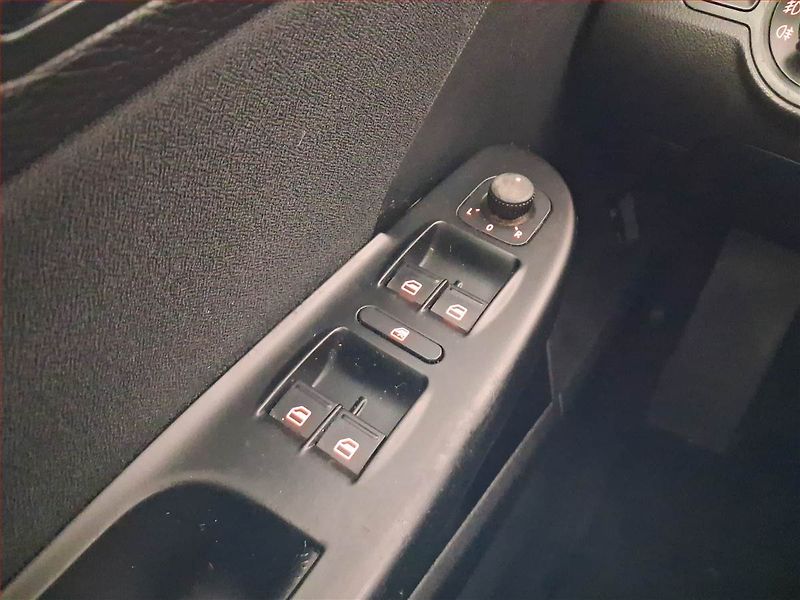 Volkswagen Passat (2008) 1.9 TDI, po STK, Tažné - fotka 15 z 16