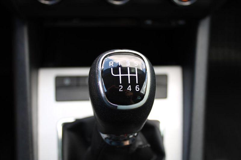 Škoda Octavia 2,0 TDi  AMBITION, DIG. KLIMA - fotka 19 z 23
