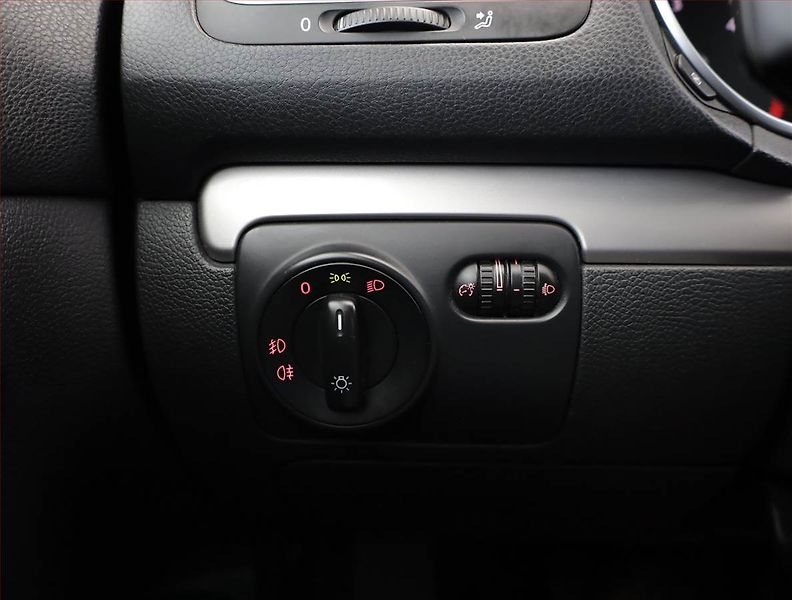 Volkswagen Golf (2010) 1.6 TDI, jezdí výborně - fotka 15 z 17