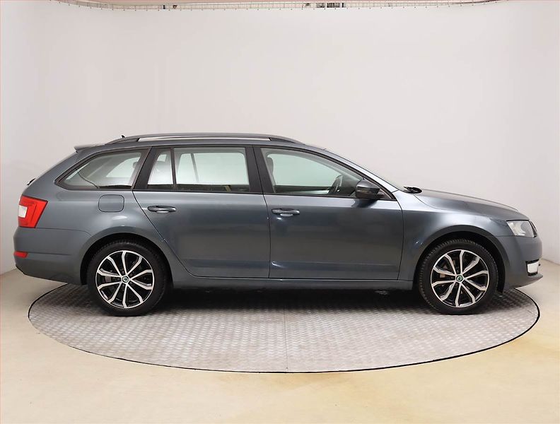 Škoda Octavia (2014) Style 2.0 TDI, Automat, Navi - fotka 6 z 19