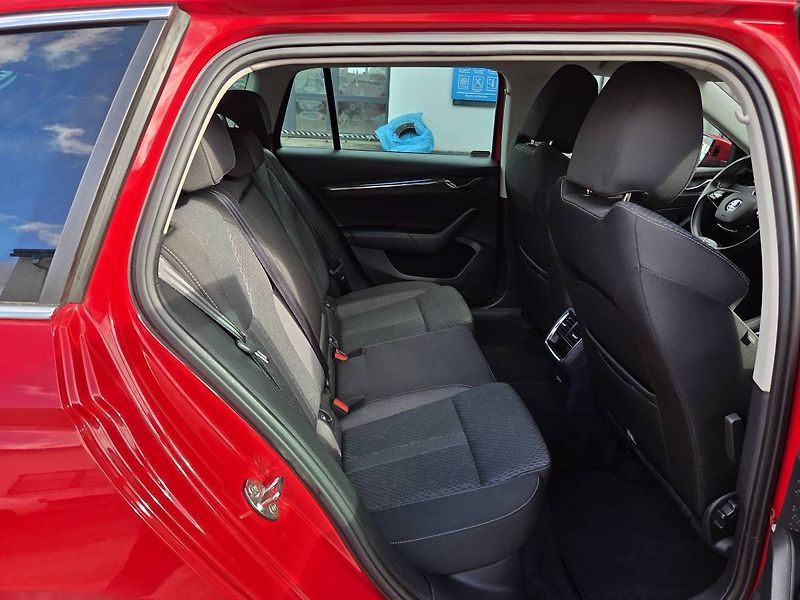 Škoda Octavia (2022) 1.5 TSI DSG Style+ - fotka 32 z 37