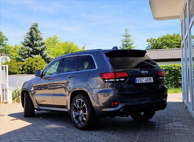 Jeep Grand Cherokee 6,4 i SRT 344kW NAVI TOPSTAV - fotka 3 z 32