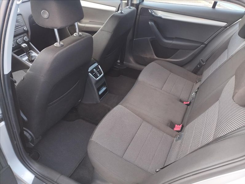 Škoda Octavia 1,2 TSI 77kW Elegance Combi - fotka 10 z 16