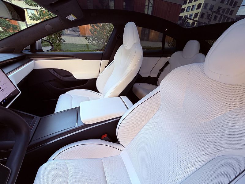 Tesla Model S (2023) Plaid 1020HP HW4 - fotka 2 z 13