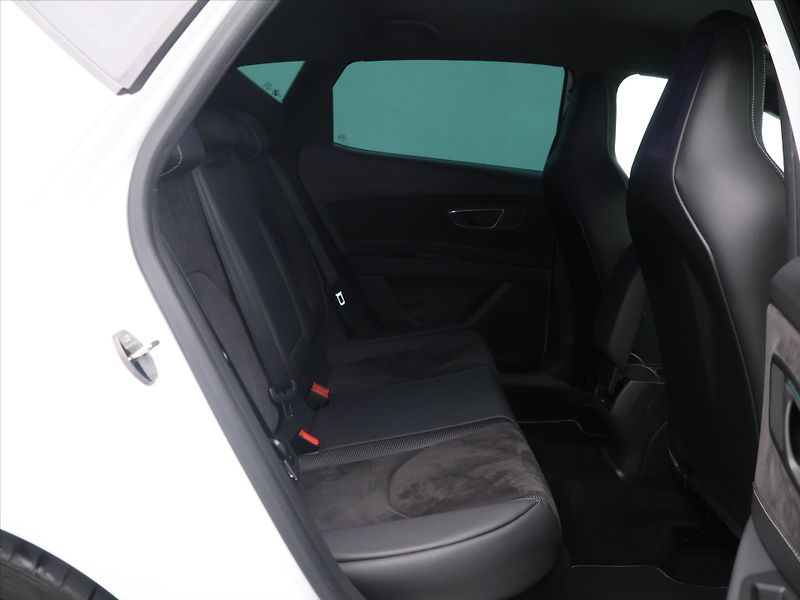 Seat Leon Cupra 2,0 TSI 221kW LED 1.Maj. - fotka 11 z 28