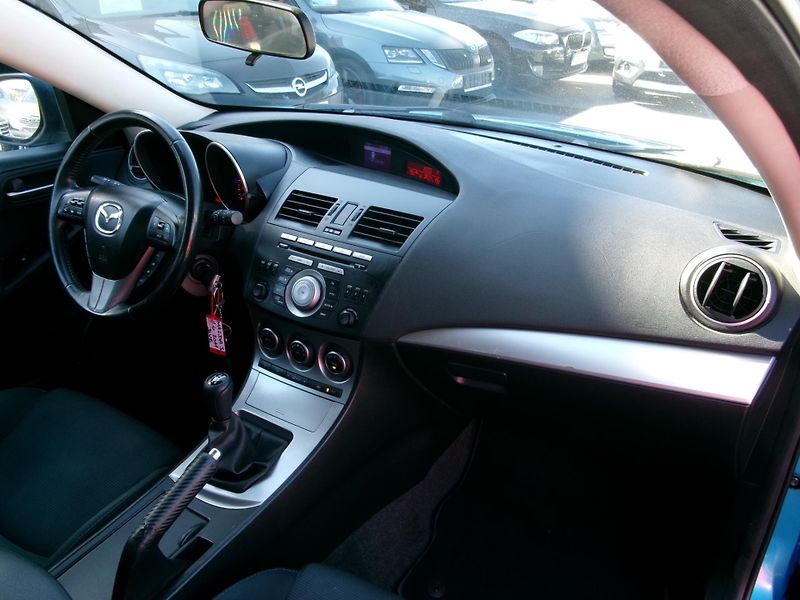 Mazda 3 (2011) 1,6i AC TEMP ALU BT - fotka 27 z 28