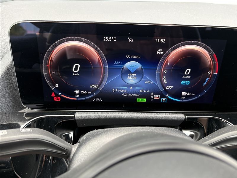 Mercedes-Benz GLA 250 e EQ Plug- in Hybrid - fotka 15 z 33