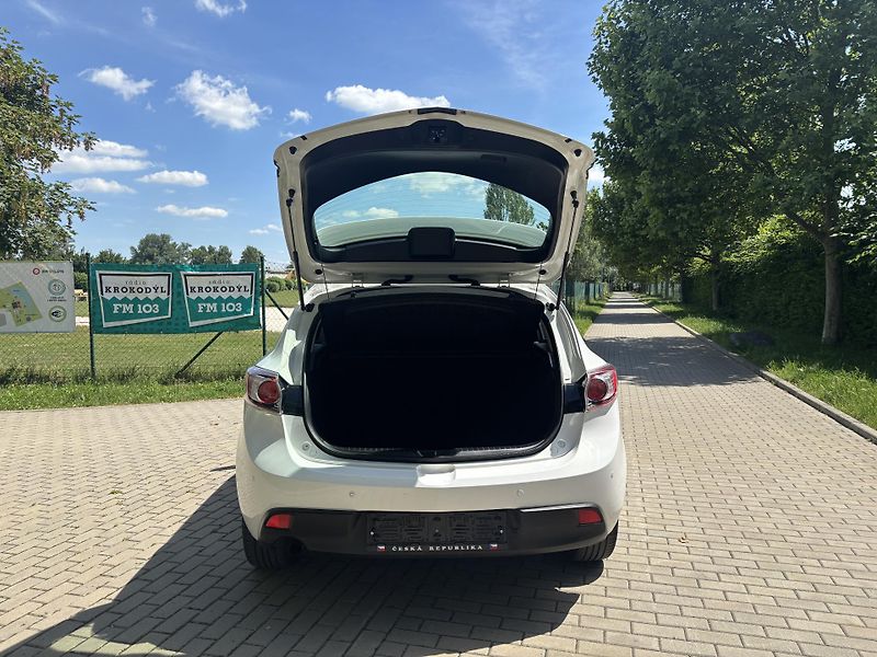 Mazda 3 1.6 Active Plus - fotka 17 z 30