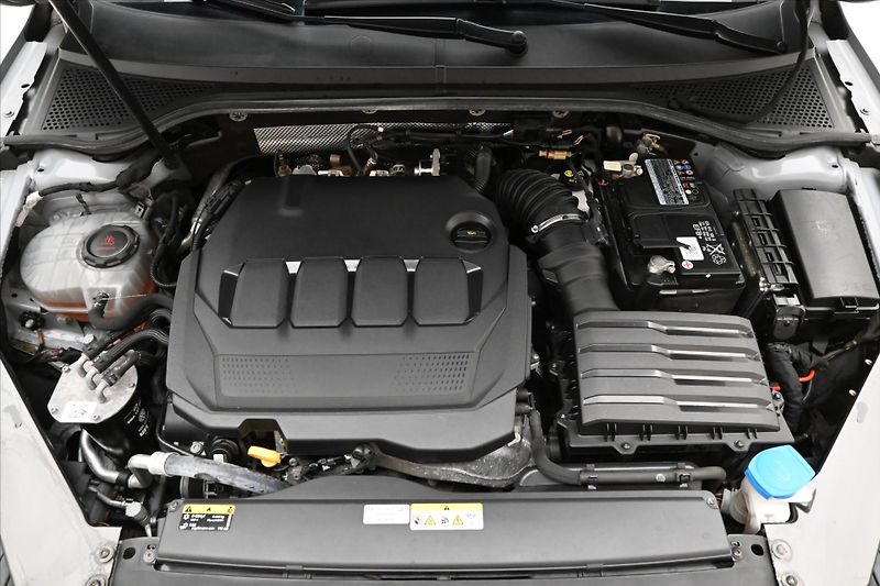 Volkswagen Passat 2,0 TDI 110kW DSG Business Zár - fotka 9 z 32
