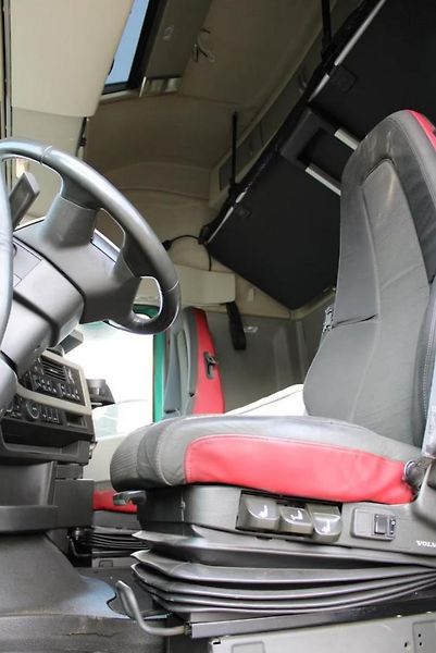 Volvo FH (2018) 540 8x4 tahač 90t - fotka 7 z 14