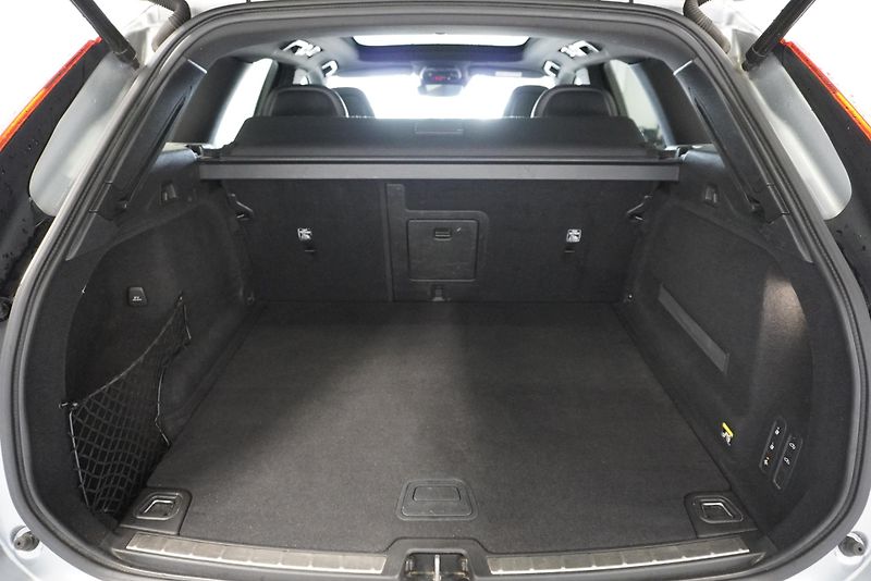 Volvo XC60 D5 AWD AUT. INSCRIPTION - fotka 37 z 40