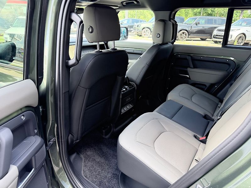 Land Rover Defender X-Dynamic SE D250 - fotka 10 z 17