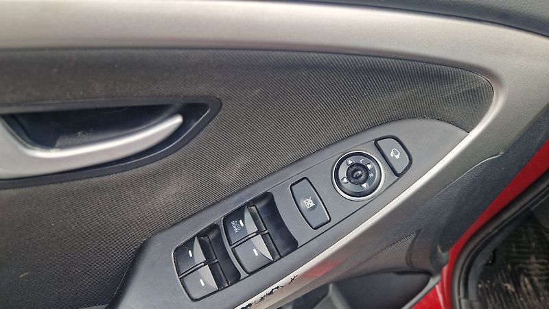 Hyundai i30 1,6 I - fotka 7 z 10